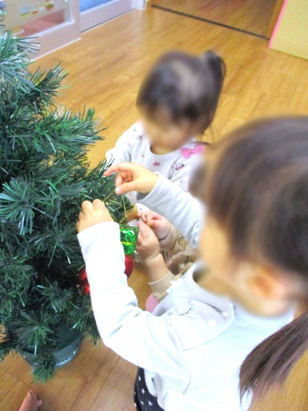 どんぐり保育室☆クリスマスツリー飾り付け☆