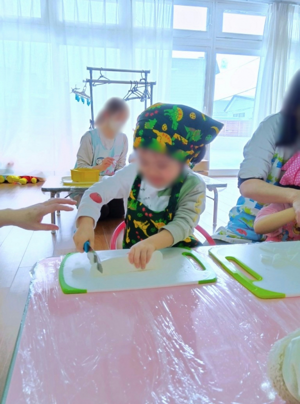 どんぐり保育室　★クッキング（おにぎり・豚汁）